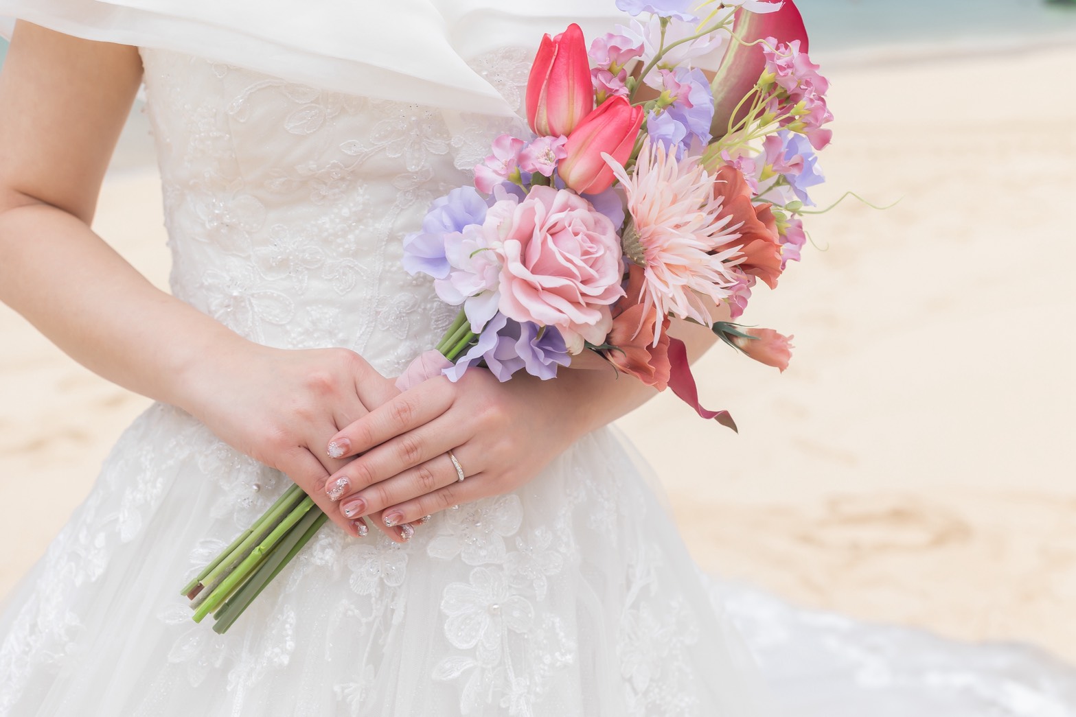 前撮りや結婚式で使用できる造花のウェディングブーケ